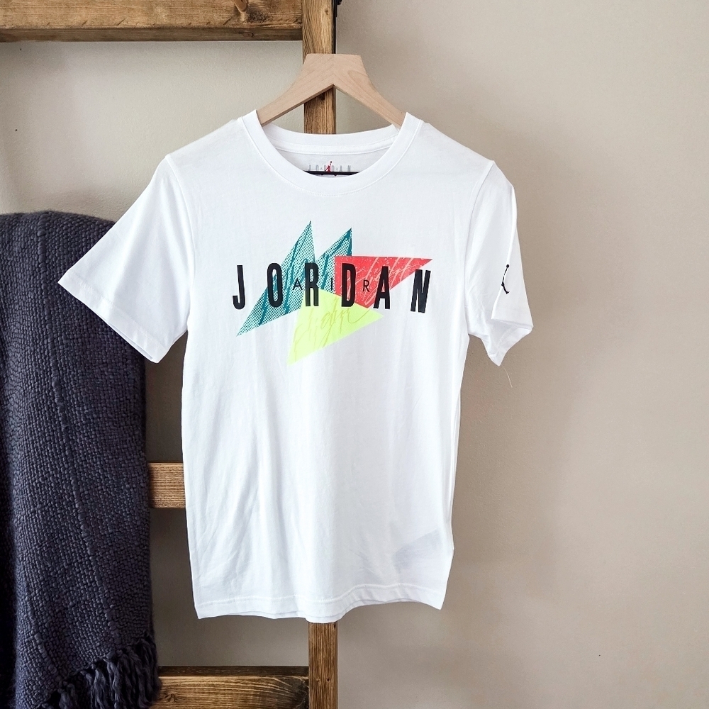Nike Jordan Boys’ Large Graphic Tee – White Multicolor Logo (Boys Large) NWOT